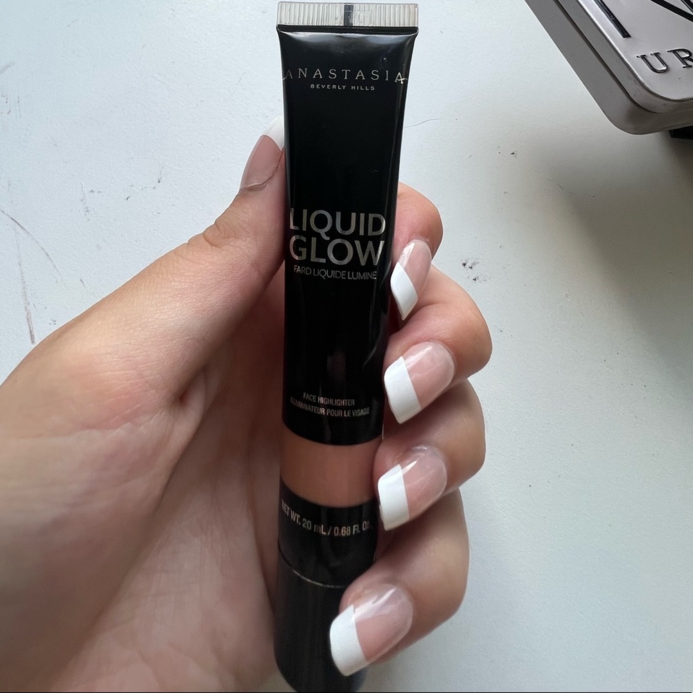 Anastasia Beverly Hills liquid highlighter